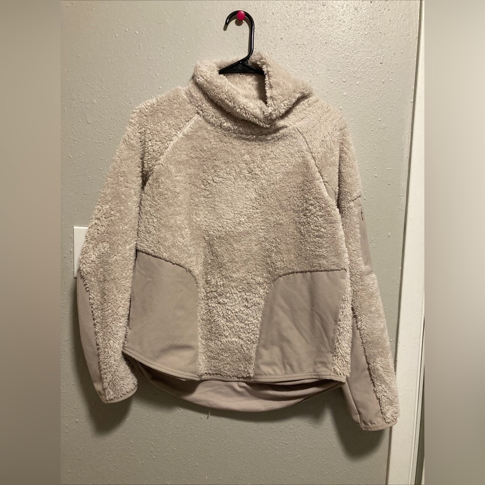 Nike Sherpa Fleece Pullover Training Top women’s medium